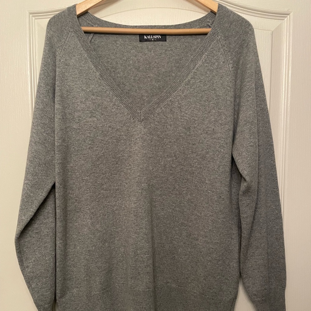 Womens grey V-Neck sweater. Great condition